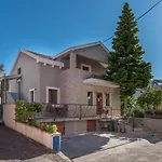 Casa de hóspedes Lucica 4*