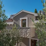 Lucica Casa de hóspedes 4*