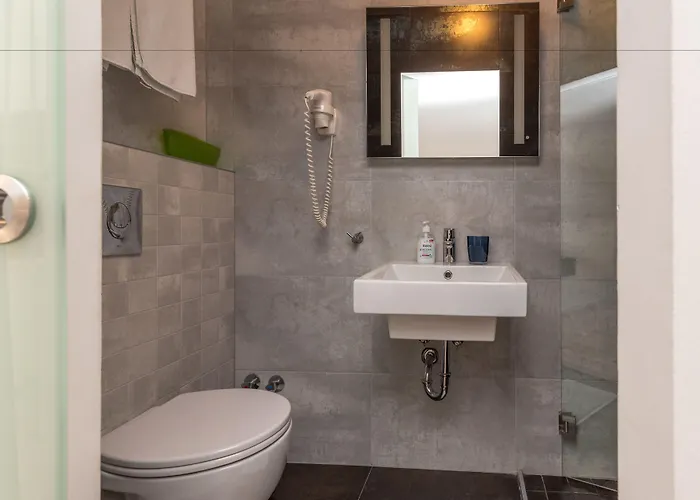 Lucica בית הארחה 4*