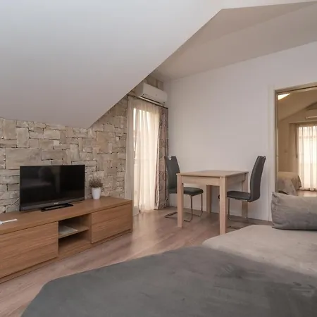 Guest house Lucica