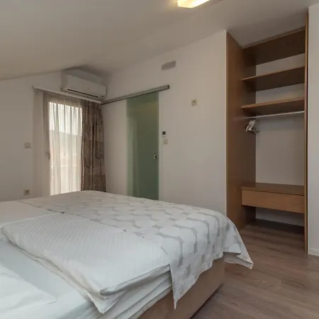 Guest house Lucica