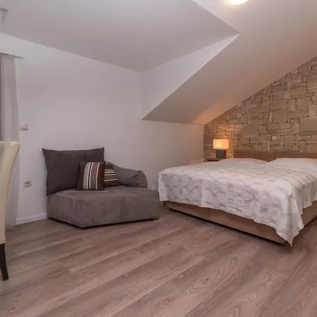Lucica Guest house 4*
