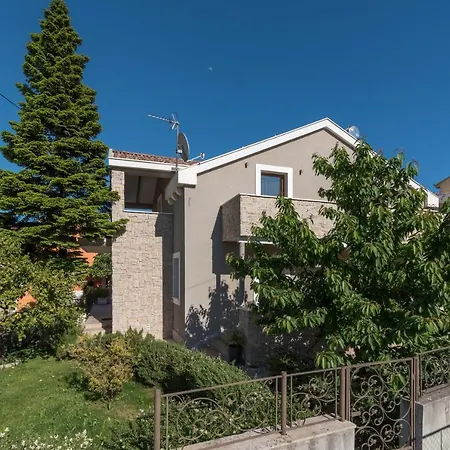 Guest house Lucica