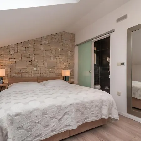 Guest house Lucica Trogir