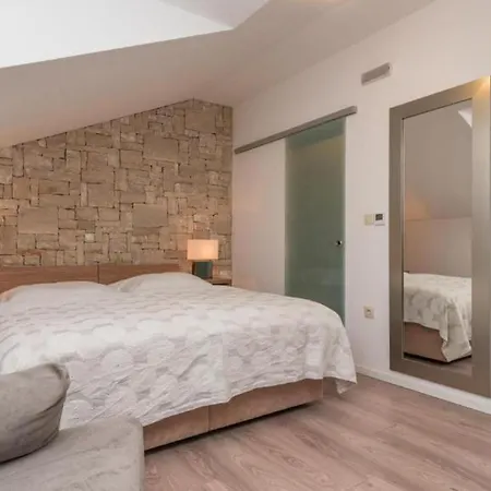 Lucica Guest house 4*