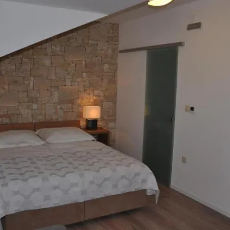 Guest house Lucica Trogir