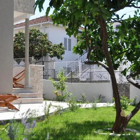 Guest house Lucica