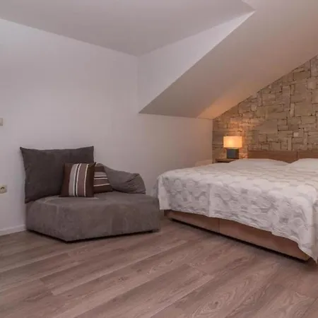 Guest house Lucica