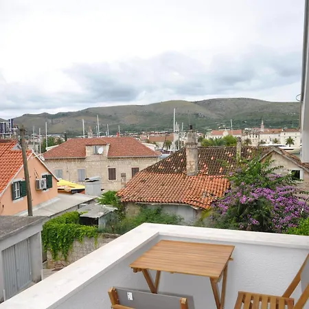 Guest house Lucica Trogir