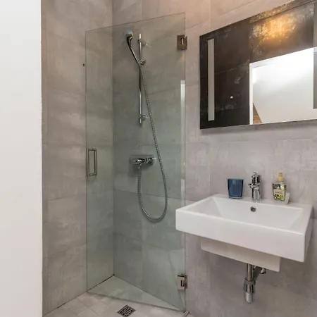 Lucica Casa de hóspedes 4*